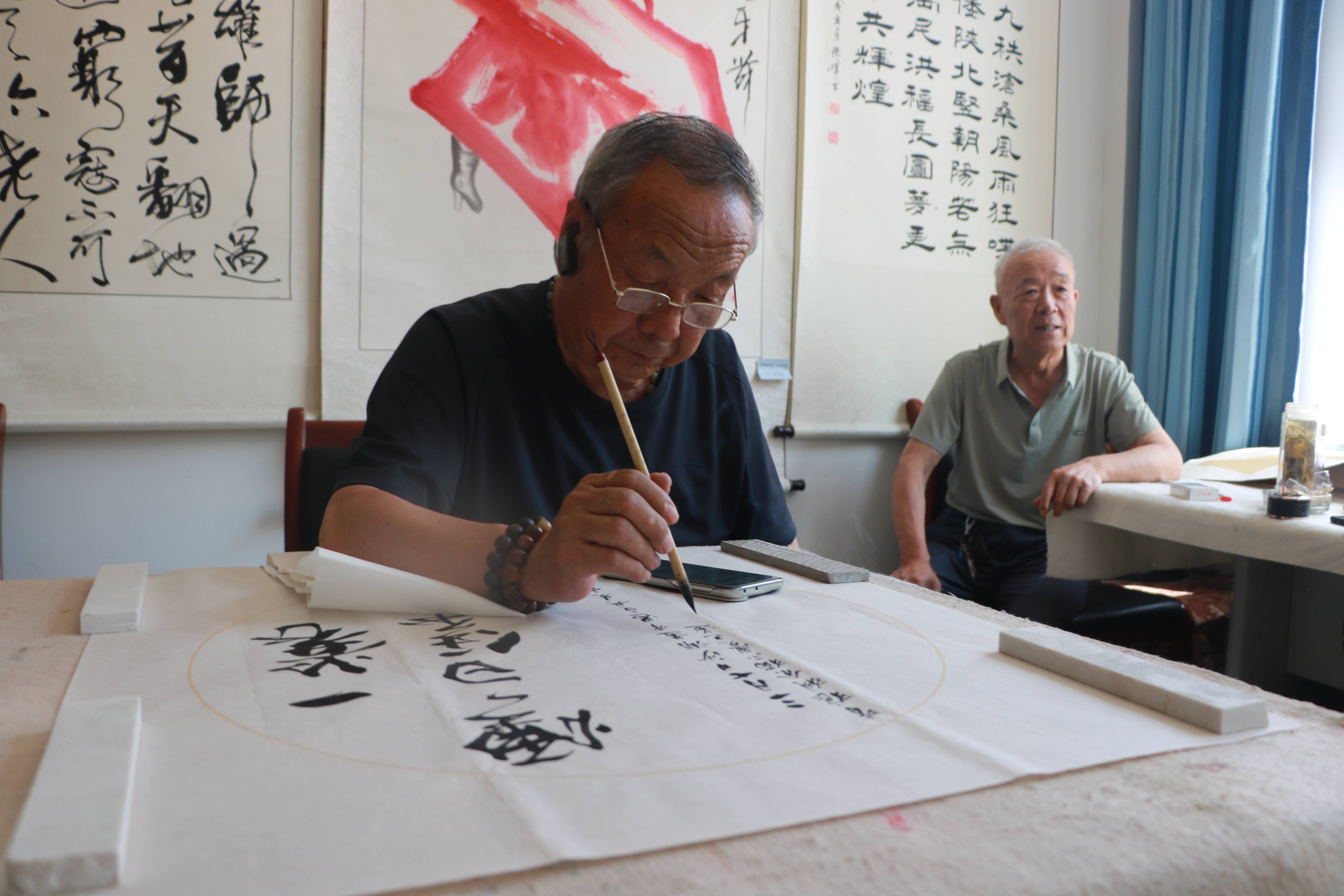 南山书画院老师们几组清凉的水墨书画团扇送给夏天的你