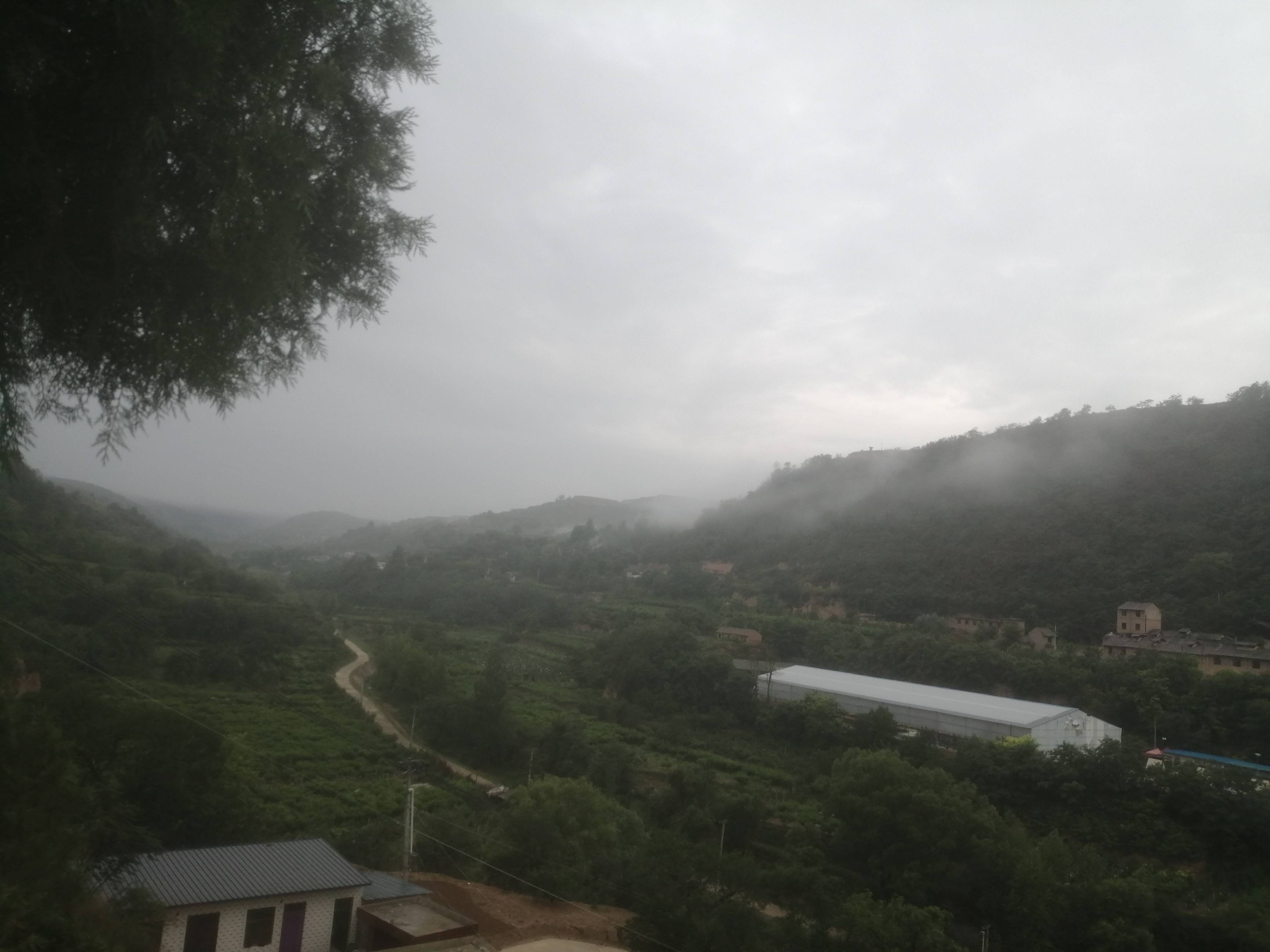 雨后的村庄